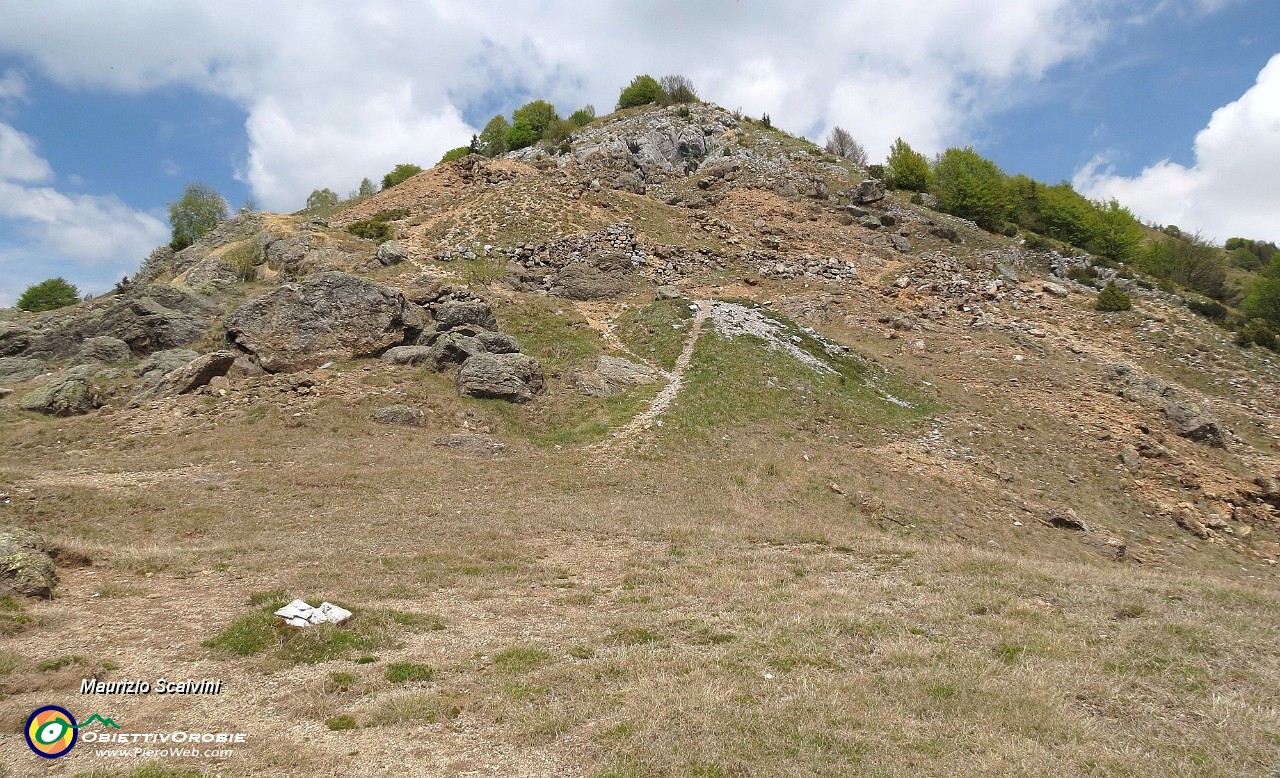 54 Sopra lo stagno, la zona dei crepacci rocciosi, Meglio svicolare tutto a sinistra....JPG